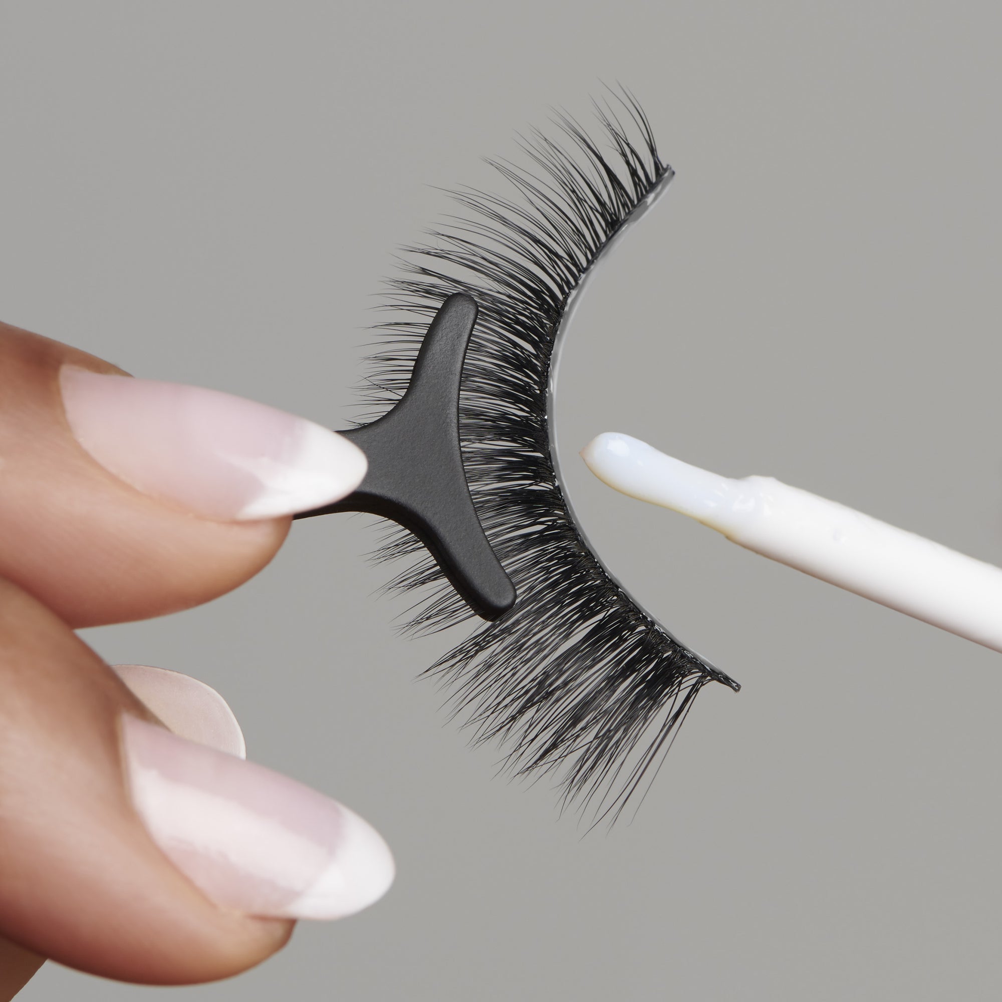 True Glue Vegan Lash Adhesive in White